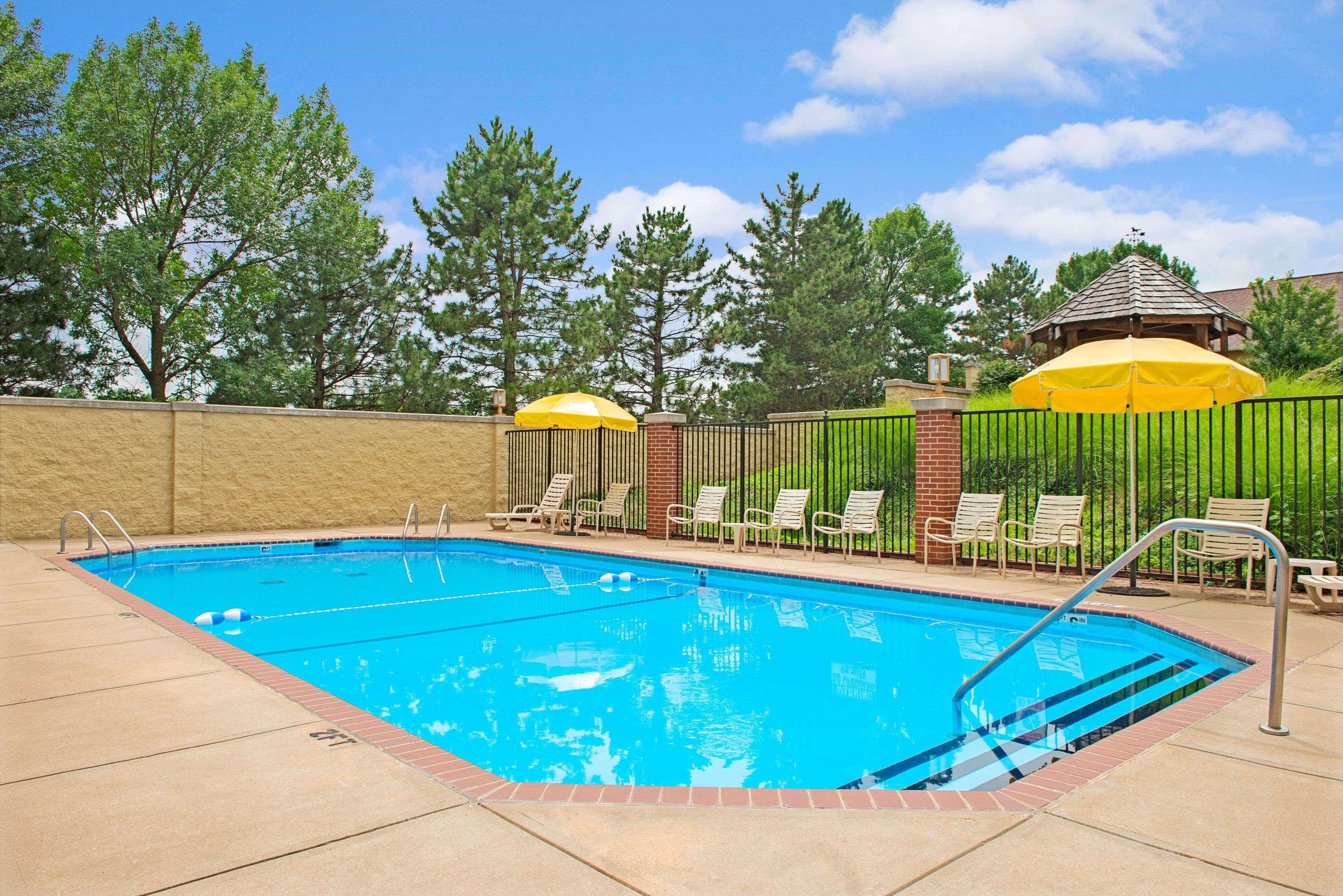 Days Inn By Wyndham St. Louis/Westport Mo Maryland Heights Exterior foto